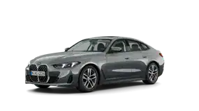 Silbernes BMW 4er Gran Coupé, seitliche Ansicht, auf weißem Hintergrund.