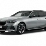 Silberner BMW Touring Plug-in-Hybrid, seitliche Ansicht, auf weißem Hintergrund.