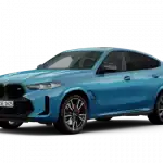 Blauer BMW X6 auf weißem Hintergrund, seitliche Vorderansicht.
