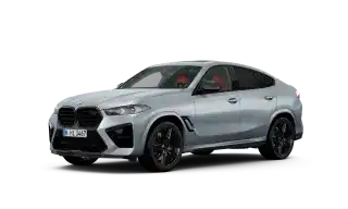 Silberner BMW X6 M vor weißem Hintergrund, seitliche Ansicht.