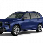 Blauer BMW X7 auf schwarzem Hintergrund, seitliche Ansicht.