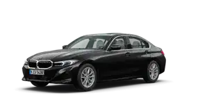 Schwarzer BMW 3er Limousine auf weißem Hintergrund, seitliche Frontansicht.