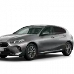 Silberner BMW 1er auf weißem Hintergrund, Vorder- und Seitenansicht.