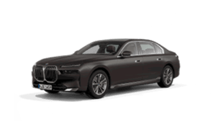 Brauner BMW 7er Limousine, seitliche Frontansicht, auf weißem Hintergrund.