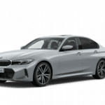 Silberner BMW 3er Limousine vor weißem Hintergrund.