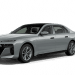 Silberne Limousine mit schwarzem Dach, seitliche Ansicht, auf weißem Hintergrund.