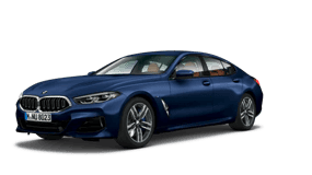 Blaues BMW 8er Gran Coupé auf transparentem Hintergrund, seitlich von vorn sichtbar.