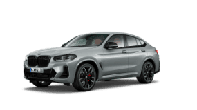 Roter BMW X4, Seitenansicht, vor weißem Hintergrund.