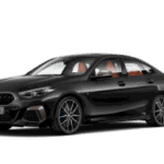 Schwarzes BMW 2er Gran Coupé, seitliche Ansicht, auf weißem Hintergrund.