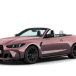 Rosa BMW Cabrio, seitliche Frontansicht, mit offenem Verdeck.