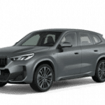 Grauer BMW SUV vor weißem Hintergrund.